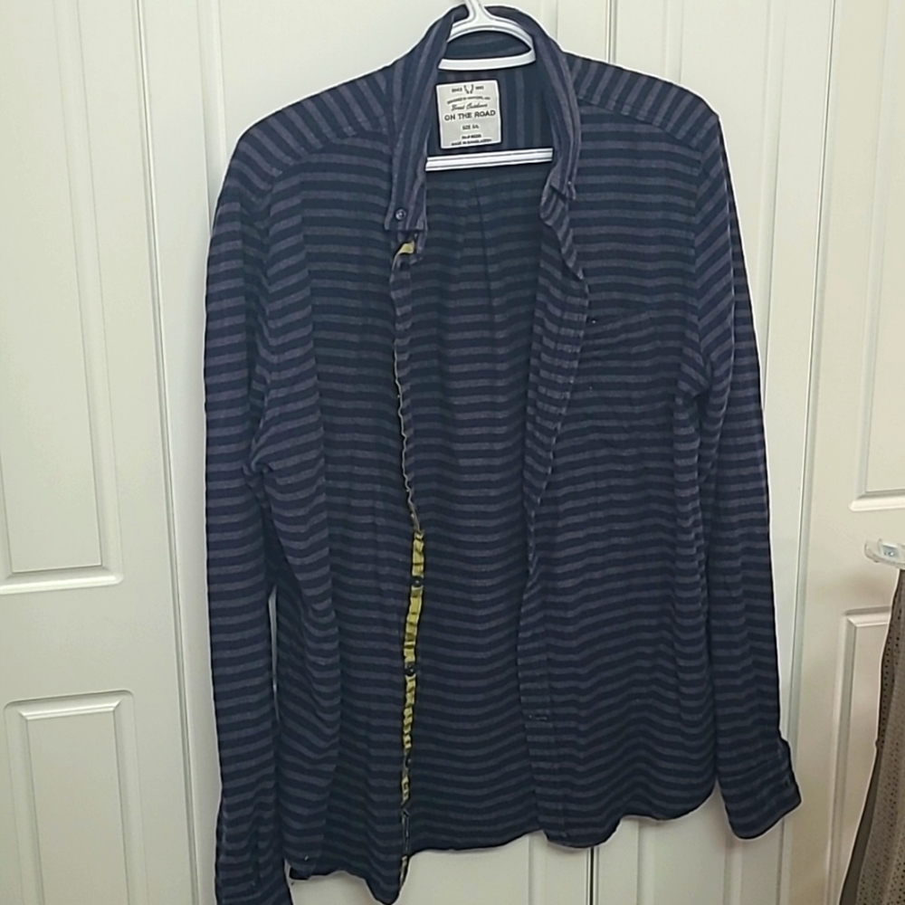 Men's casual button down shirt (size L)